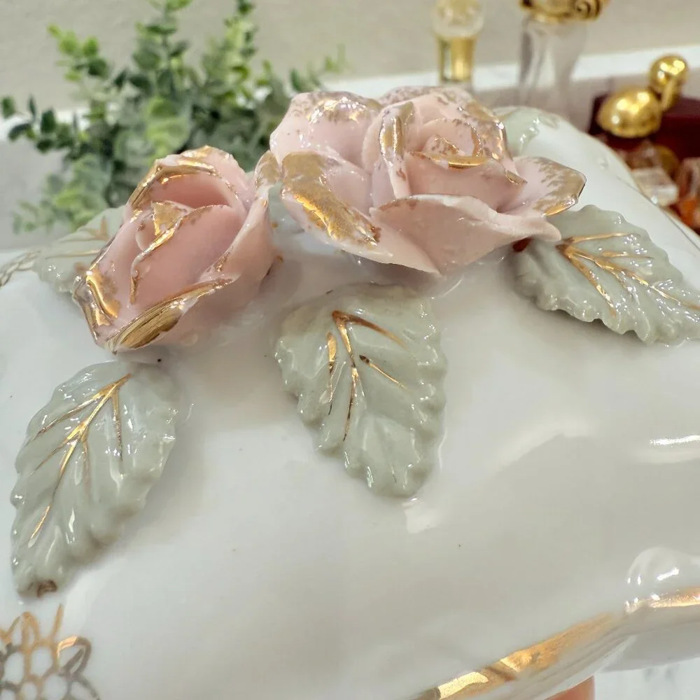 Vintage Lipper Mann (L&M) Bond Ware Trinket Box, Porcelain with Roses &Gold - Picture 11 of 17